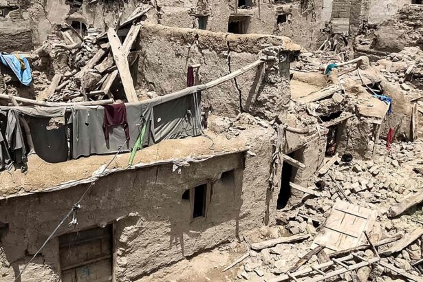 अफ़गानिस्तान भूकंप: हजारों बेघर, लोग लौटने से डरे