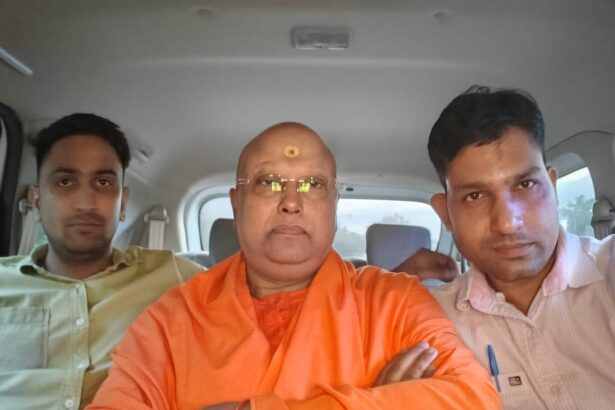 दिल्ली आश्रम के बाबा चैतन्यानंद गिरफ्तार
