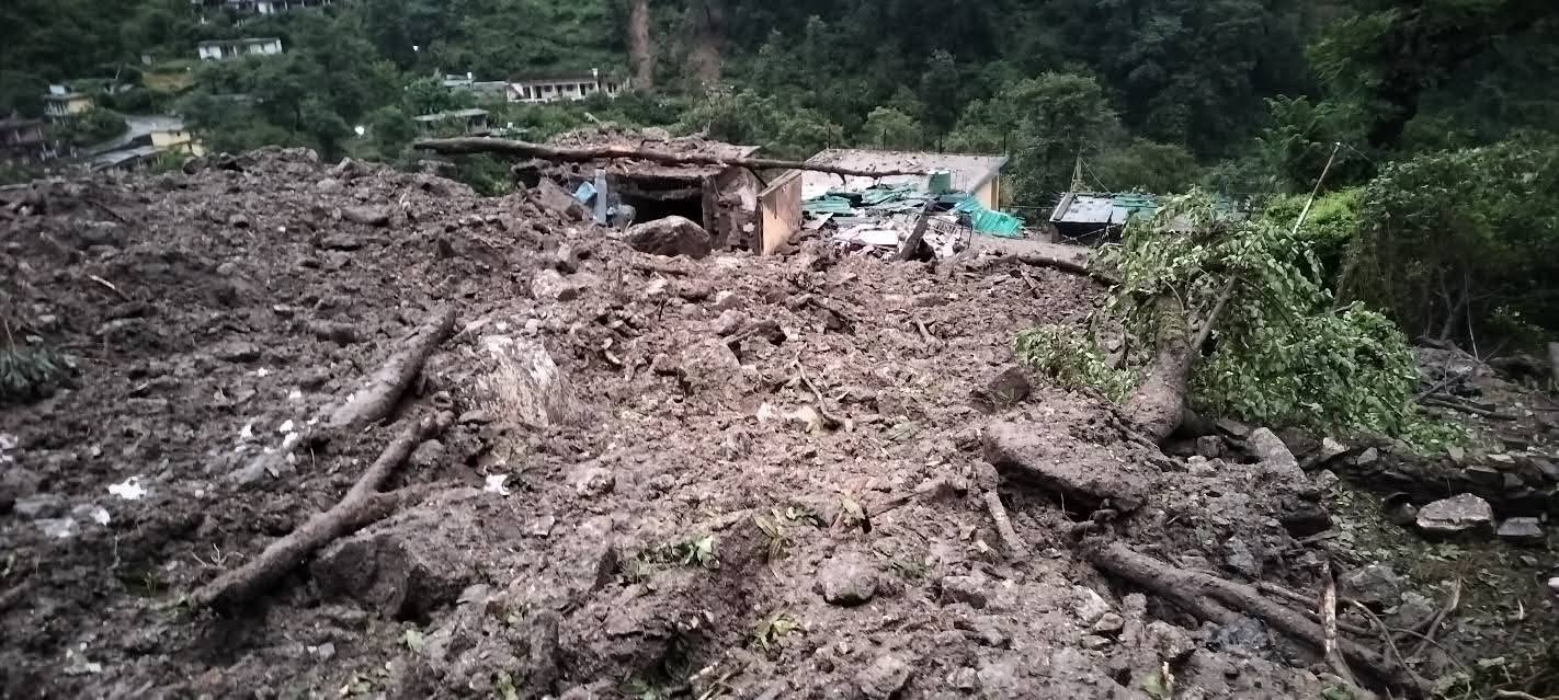 चमोली में भारी बारिश से 12 लोग लापता