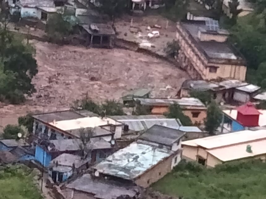 चमोली हादसा: बारिश से 12 लोग लापता