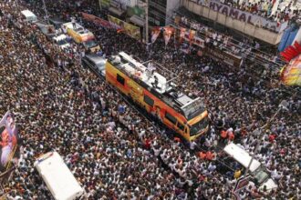 करूर भगदड़: विजय की पार्टी का जिला प्रमुख गिरफ्तार