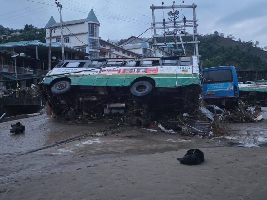 मंडी में बादल फटा, भारी तबाही