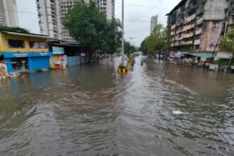 मुंबई में रेड अलर्ट, भारी बारिश से जनजीवन ठप