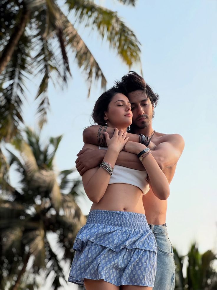 अहान पांडे और अनीत पड्डा रिलेशनशिप में हैं। कपल ने फिल्म इंडस्ट्री की सलाह पर अपने रिश्ते को प्राइवेट रखने का फैसला किया।