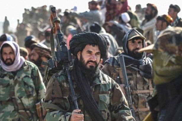 अफगान सेना ने कंधार-चमन सीमा पर पाकिस्तान की चौकियां नष्ट कर ‘फ्रेंडशिप गेट’ उड़ाई, छह पाक सैनिकों की मौत, तनाव चरम पर।