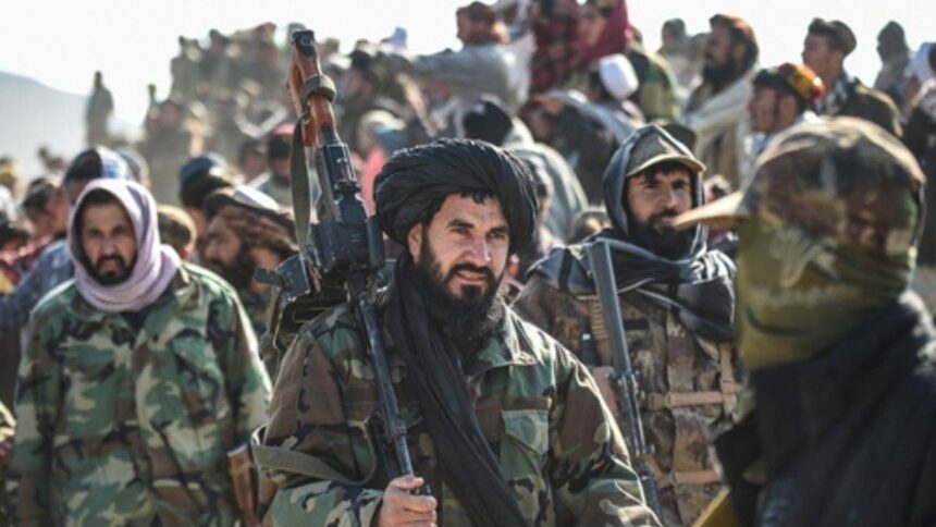 अफगान सेना ने कंधार-चमन सीमा पर पाकिस्तान की चौकियां नष्ट कर ‘फ्रेंडशिप गेट’ उड़ाई, छह पाक सैनिकों की मौत, तनाव चरम पर।