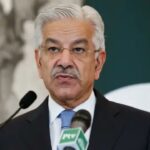 पाकिस्तान 2 मोर्चों पर युद्ध को तैयार: ख्वाजा आसिफ का बयान