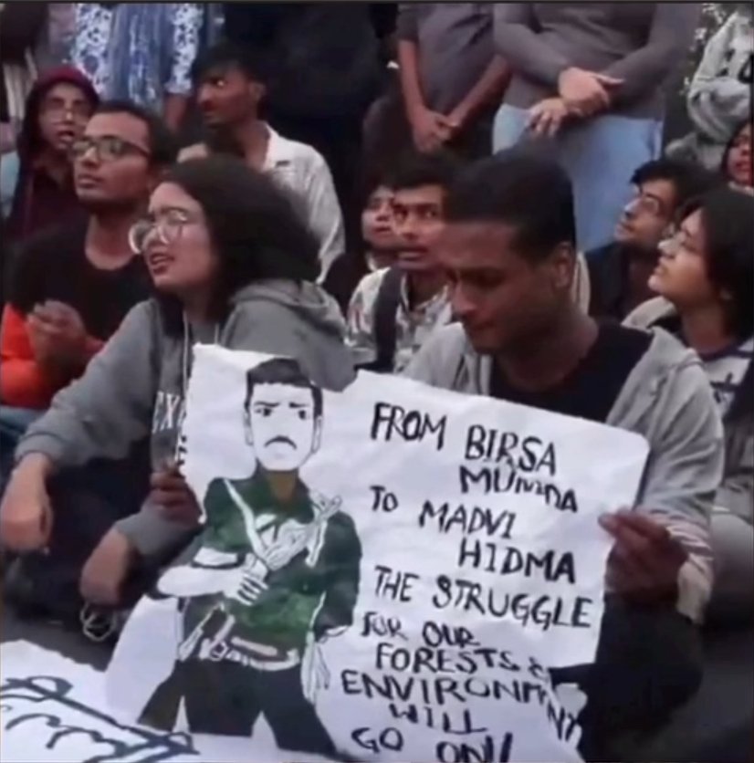 Delhi air pollution protest में Madvi Hidma के पोस्टर