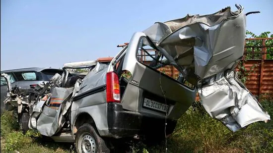 यमुना एक्सप्रेसवे हादसा: कोहरे से 4 की मौत, कई घायल