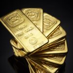 सोना फिसला, लेकिन 1980 के बाद सबसे मजबूत महीना