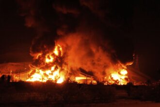 ईरान युद्ध से तेल 110 डॉलर पार, बाजार में गिरावट