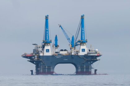 ईरान युद्ध के बीच तेल बाजार शांत, खतरा कायम