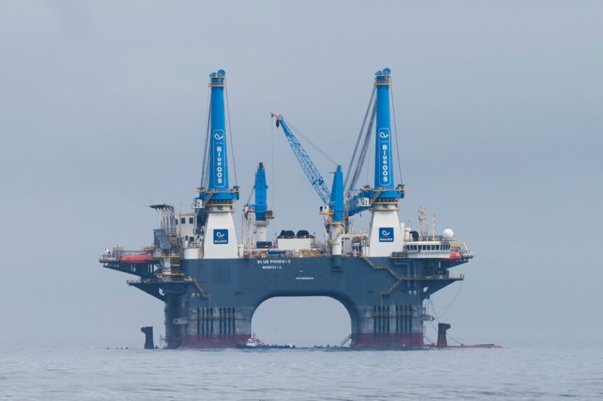 ईरान युद्ध के बीच तेल बाजार शांत, खतरा कायम